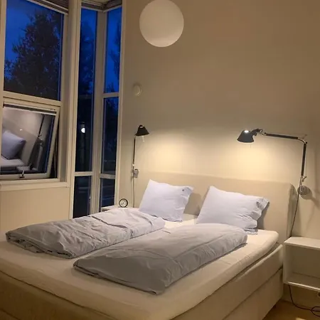 Spektakulaer Naert Sentrum Og Prestvannet Tromsø