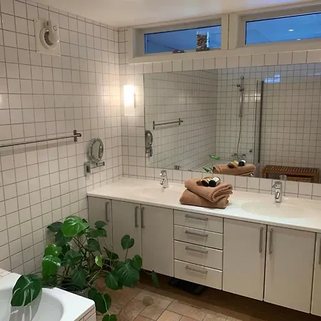 Spektakulaer Naert Sentrum Og Prestvannet